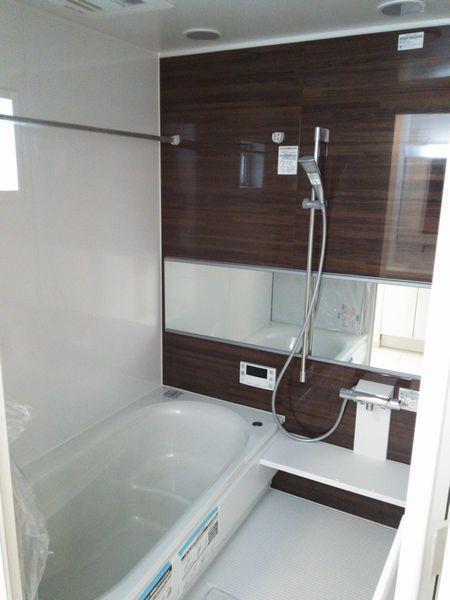 Bathroom. D Building bathroom (2013 December shooting)