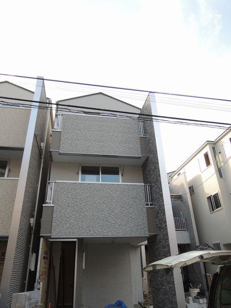 Local appearance photo. F Building appearance (2013 December shooting)