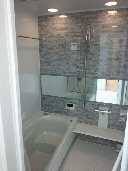 Bathroom. F Building bathroom (2013 December shooting)