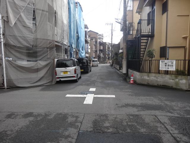 Local photos, including front road. Local (12 May 2012) shooting