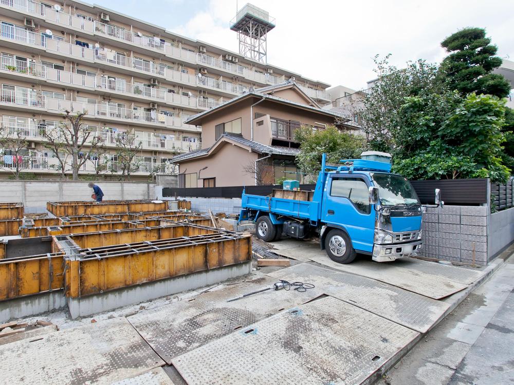 Local photos, including front road. Local (11 May 2013) Shooting