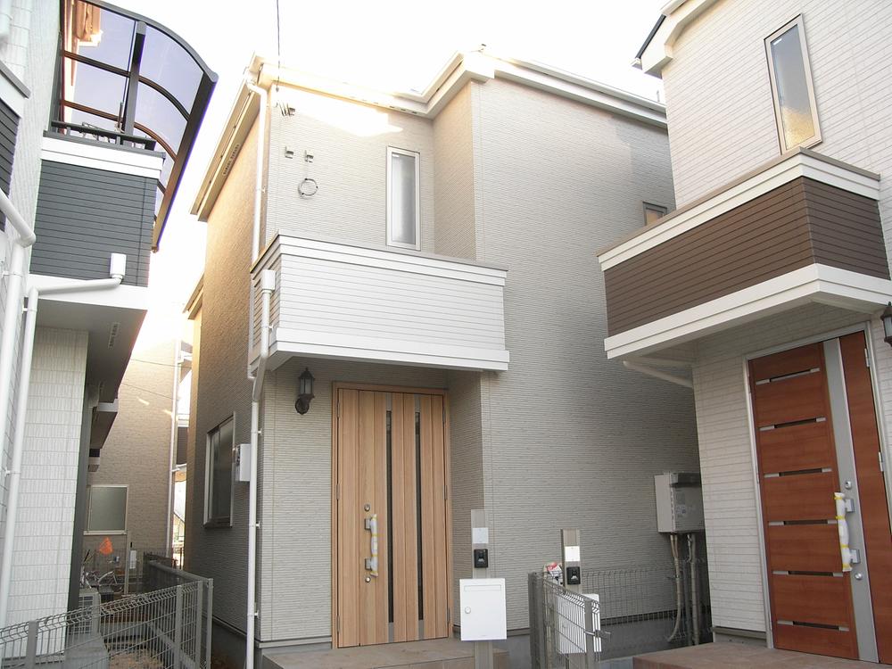 Local appearance photo. Local (11 May 2013) Shooting