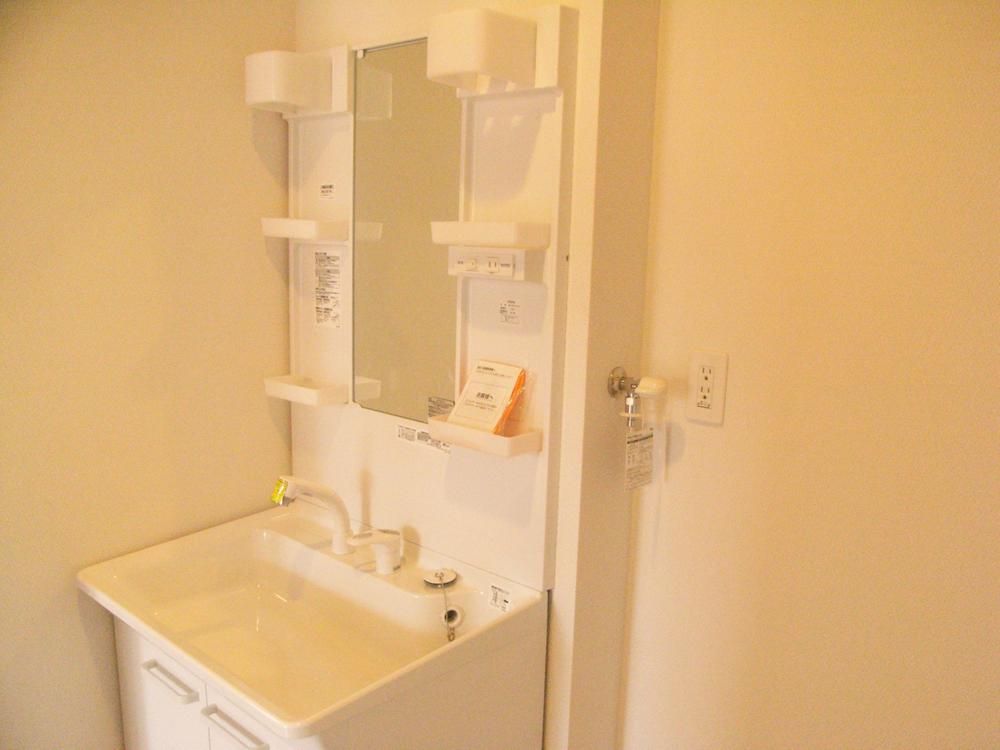 Wash basin, toilet. Indoor (11 May 2013) Shooting