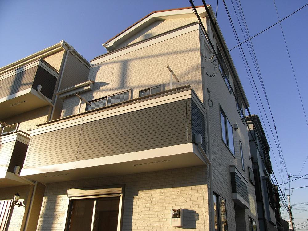 Local appearance photo. Local (11 May 2013) Shooting