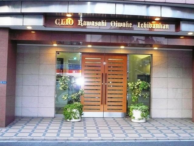 Entrance. Common areas