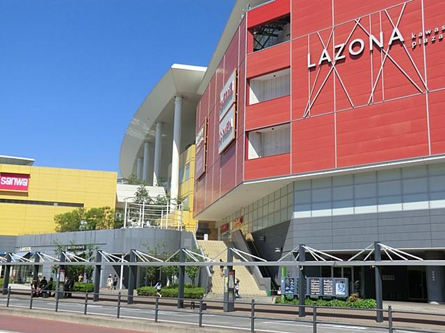 Shopping centre. Until Kawasaki Plaza is a large shopping mall in the 1650m Kawasaki Station direct connection
