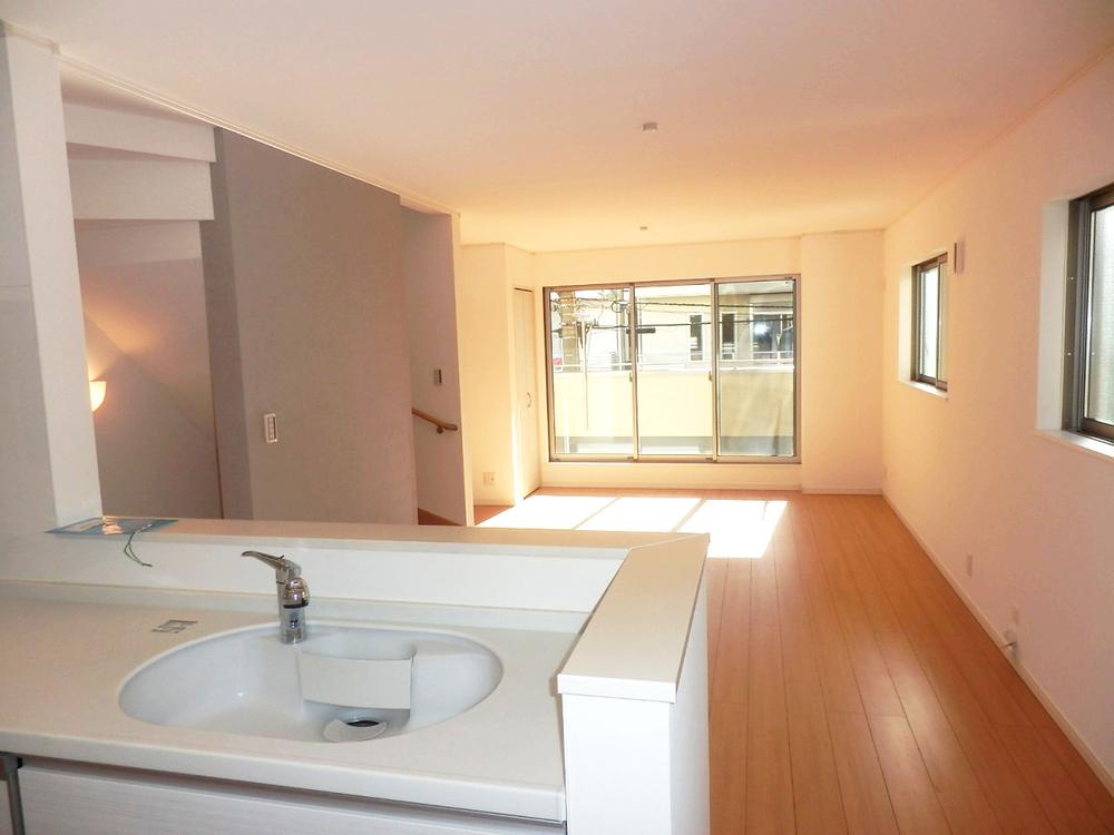 Living. Popular face-to-face kitchen type of living! Loose 17 quires more! Indoor (December 16, 2013) Shooting