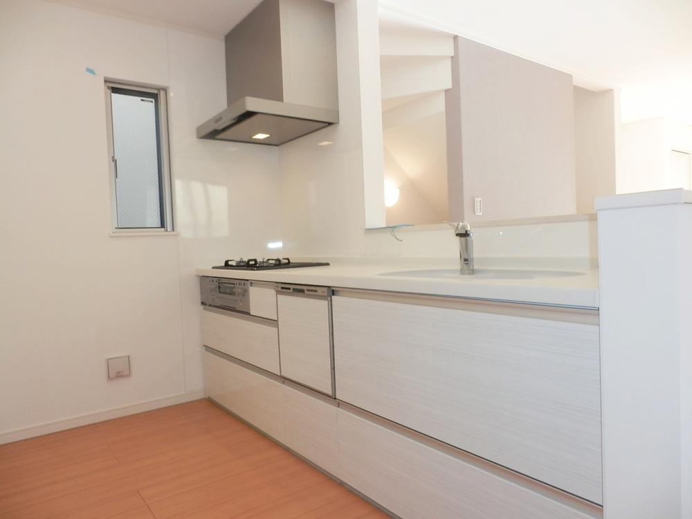 Kitchen. Dish washing dryer with the excellent usability of the kitchen plenty of storage slide stocker ☆ Indoor (December 16, 2013) Shooting