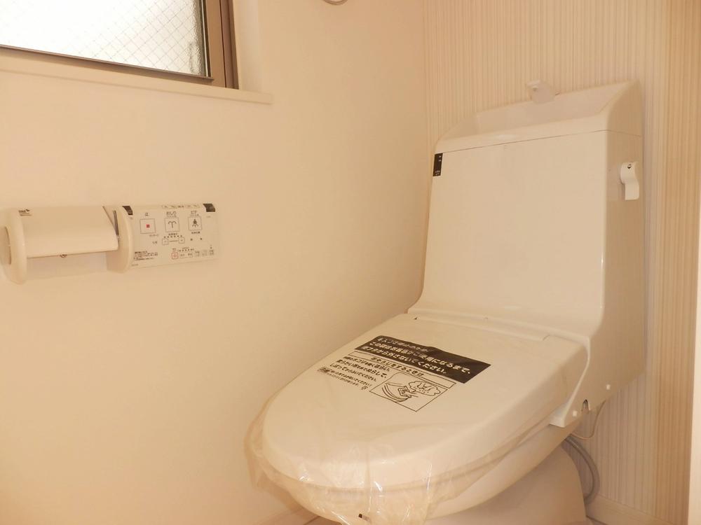 Toilet. Indoor (December 16, 2013) Shooting