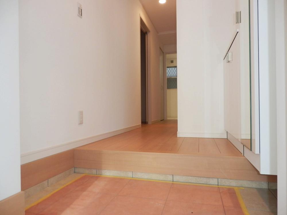 Entrance. Indoor (December 16, 2013) Shooting