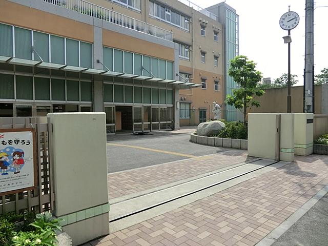 Junior high school. 850m to Kawasaki City Kawanakajima junior high school
