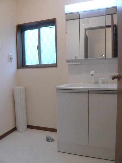 Wash basin, toilet. 2013 December 17, shooting Building 2