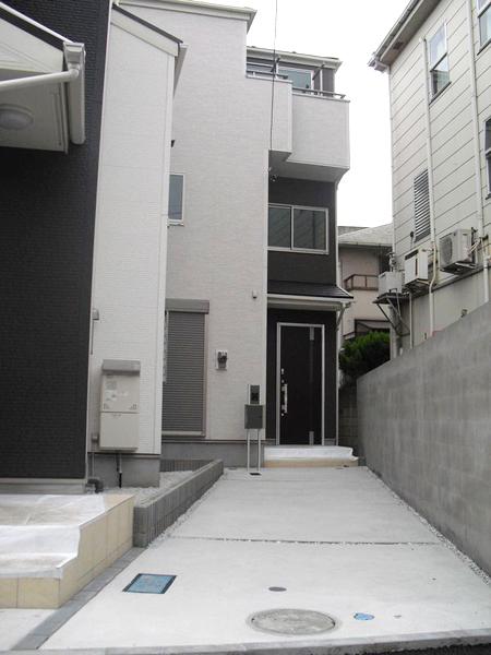 Local appearance photo. Building 2 appearance (2013 September shooting)