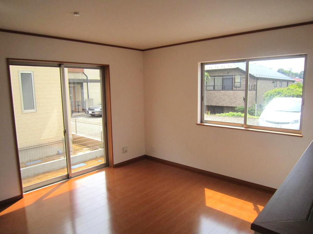 Same specifications photos (living)