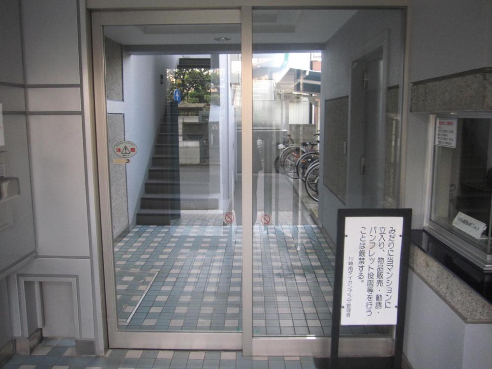Entrance. Entrance appearance