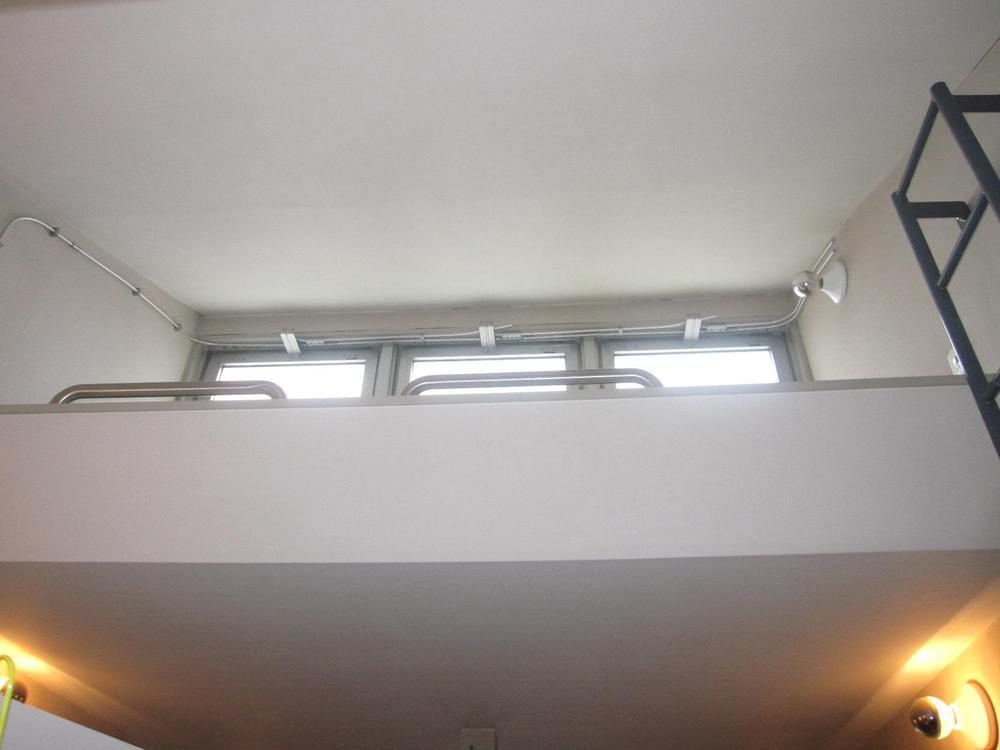 Other introspection. At the top of the Western-style there is a loft space. Because with window ventilation is also good.