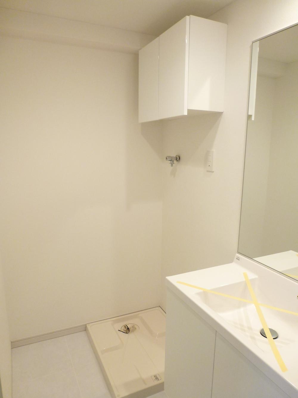 Wash basin, toilet. Indoor (September 2013) Shooting