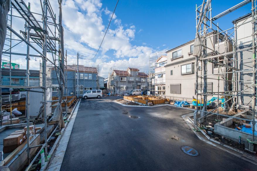 Two-story Roof Hiroshi tiled Outer wall soft ricin finish