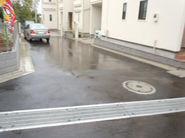 Local photos, including front road. Frontal road