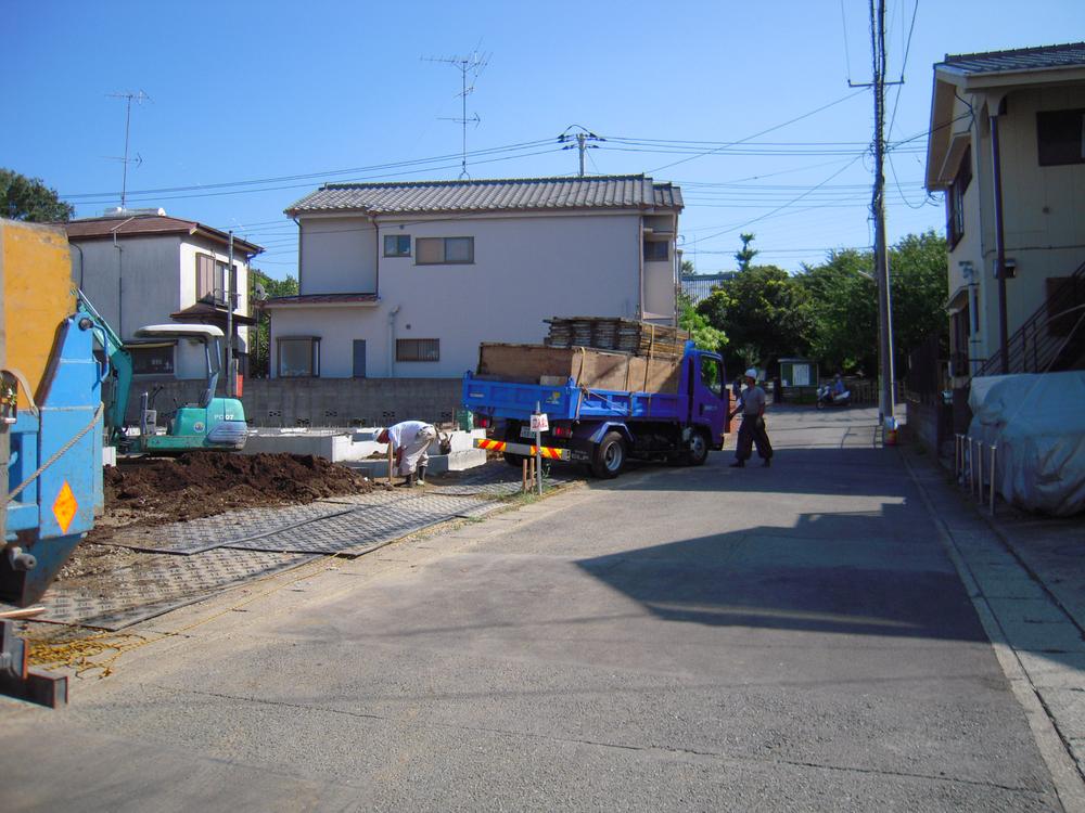 Local photos, including front road. Local shooting