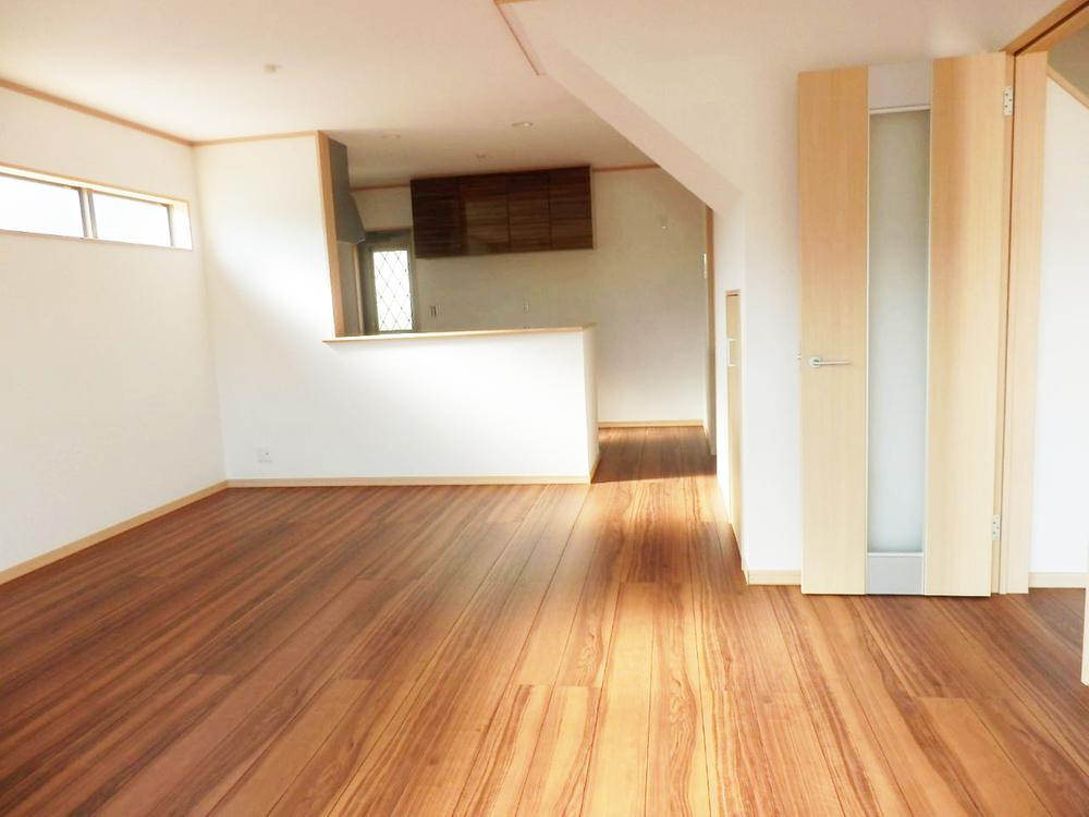 Same specifications photos (living). living The company specification example Spacious LDK with floor heating