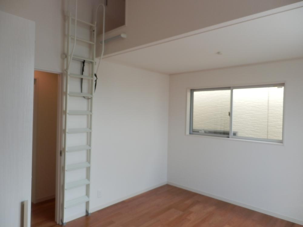 Non-living room. Western style room The company specification example With a loft at the top in each building