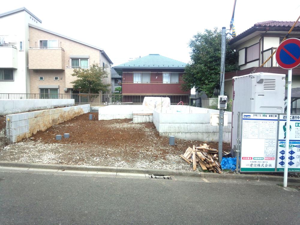 Local appearance photo. South 6m road surface ・ Parking 2 cars ・ Good per sun ・ Flat 35S ・ Ground guarantee 10 years