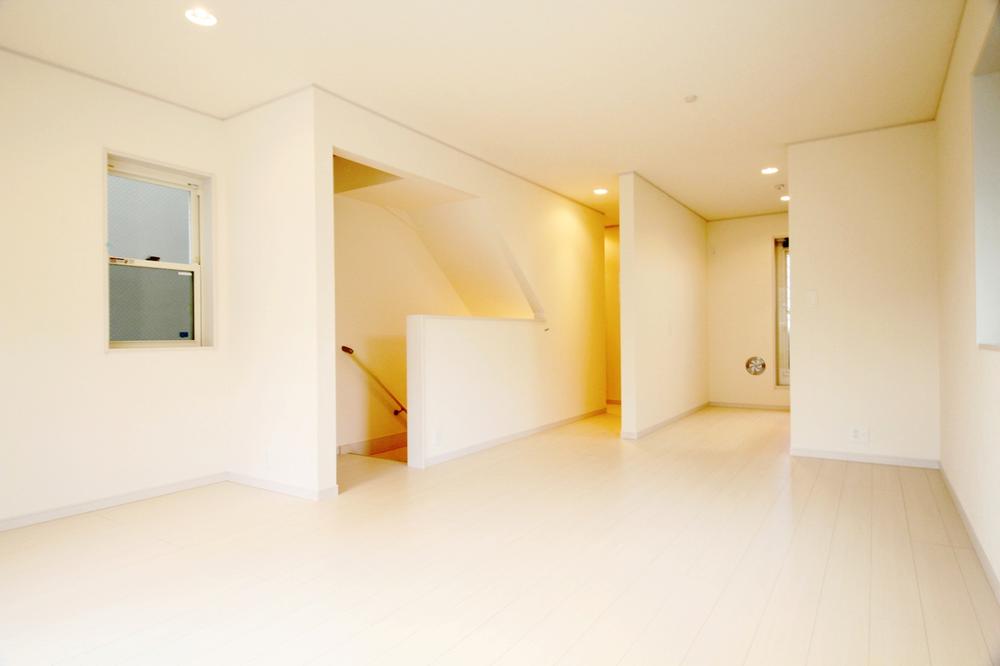 Same specifications photos (living)