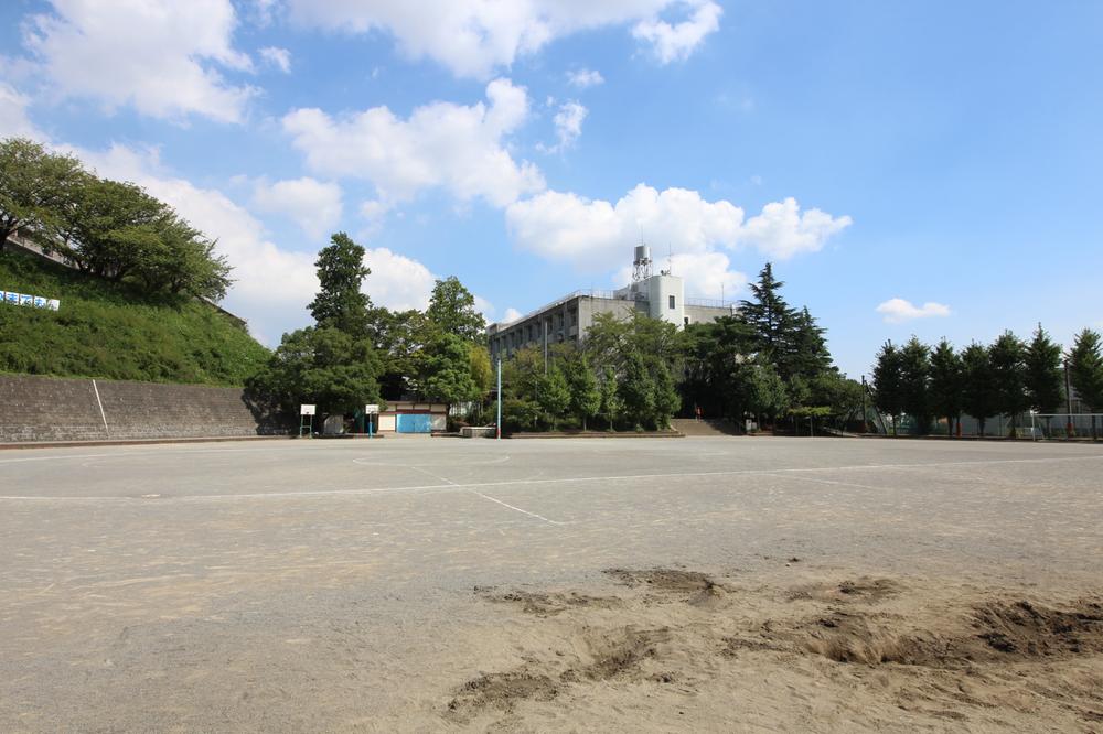 Primary school. Inukura 300m up to elementary school