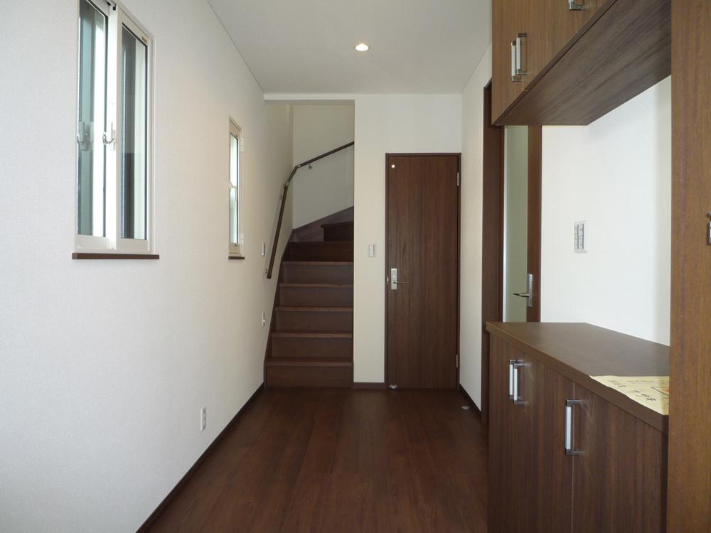 Other introspection. It is the entrance hall. (Photo 2 Building)