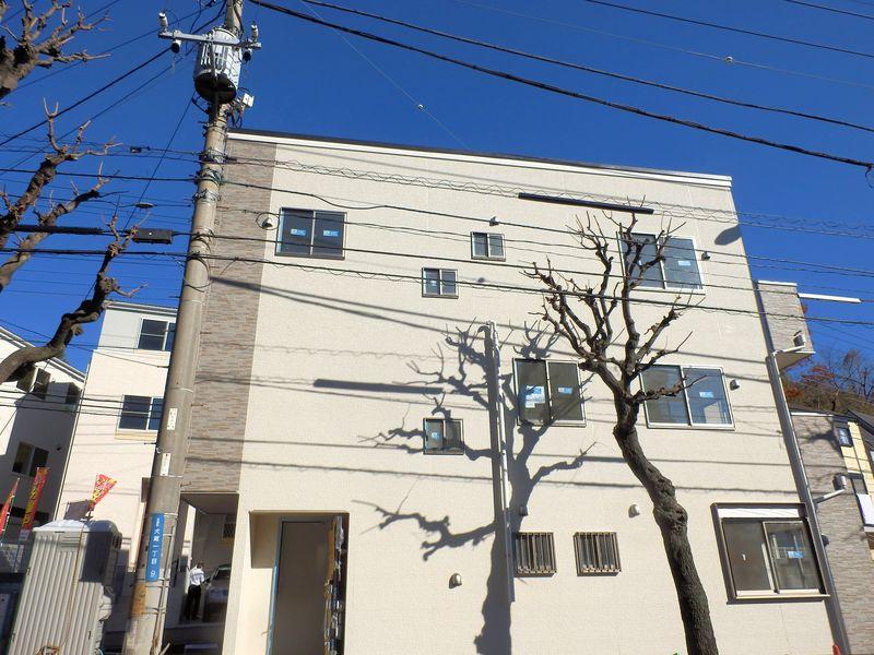 Local appearance photo. Bright house with plenty of sunshine