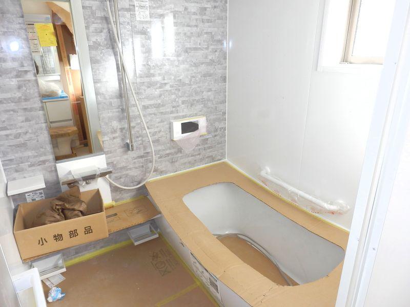 Bathroom. Spacious bathroom that can be bathing with children