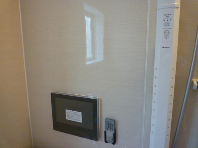 Same specifications photos (Other introspection). The bathroom offers a comfortable bath time in a 16-inch bathroom TV and mist sauna rooms