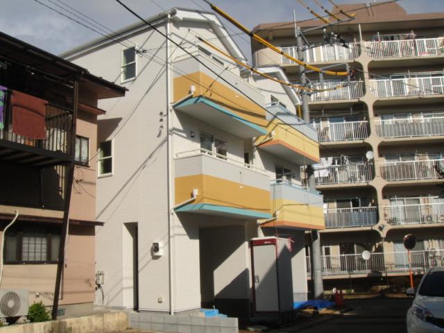 Local photos, including front road. Frontal road About is 6.0m. Day is good per the south road.