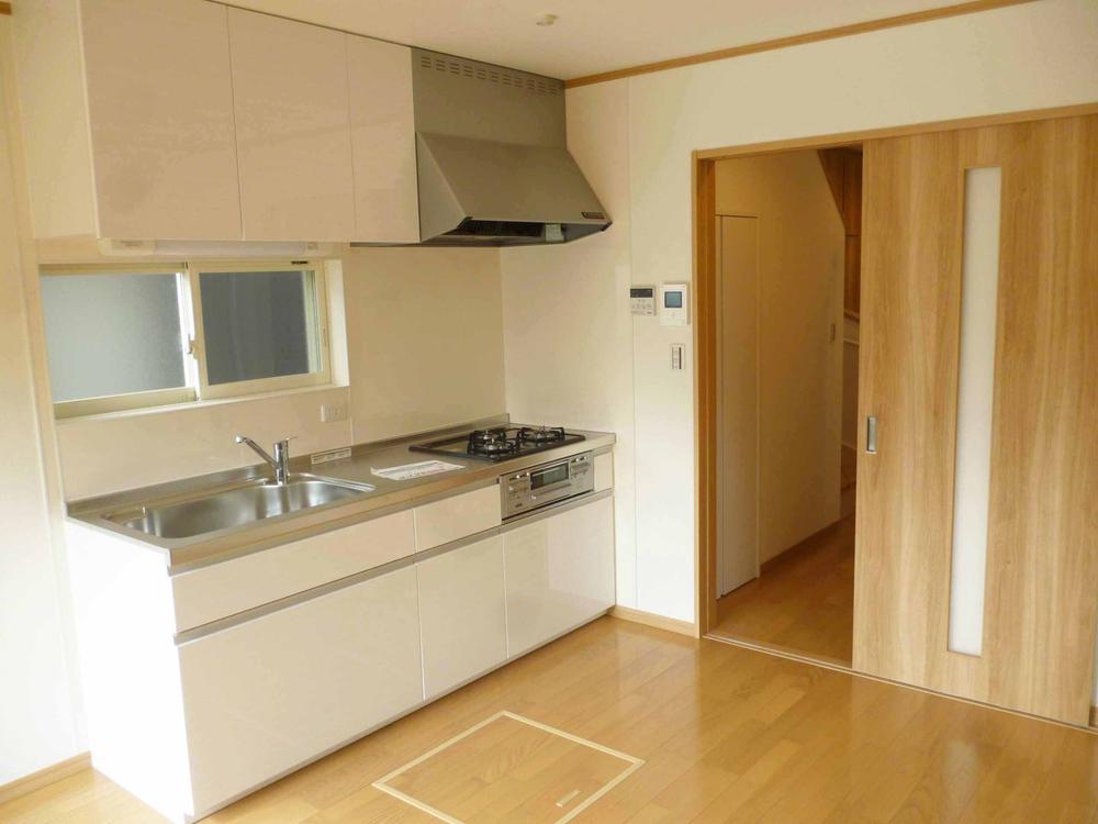 Kitchen. Indoor (11 May 2013) Shooting