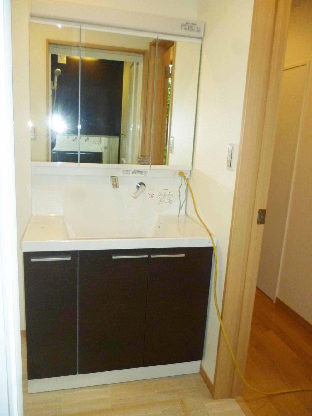 Wash basin, toilet. Indoor (11 May 2013) Shooting