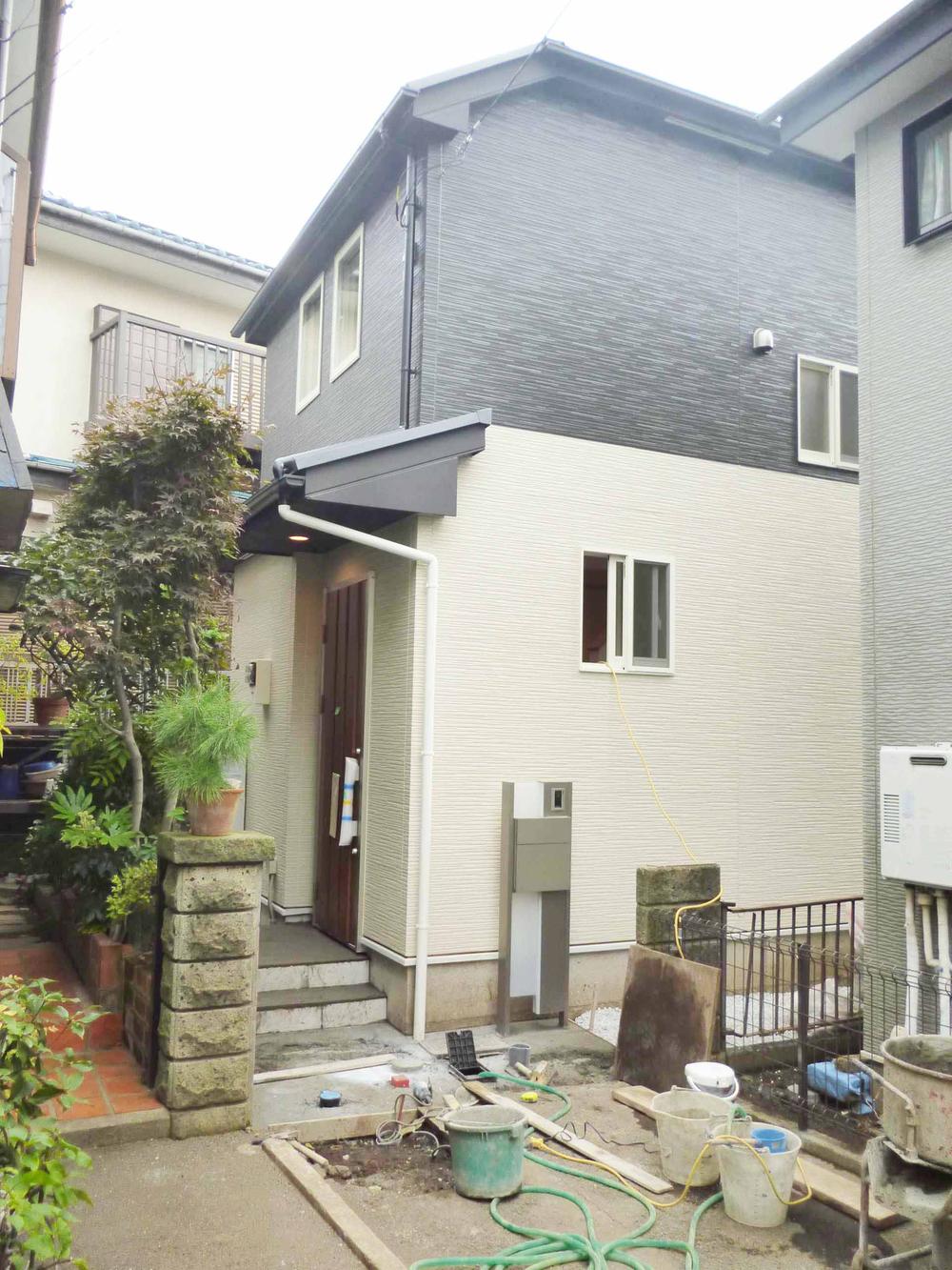 Local appearance photo. Local (11 May 2013) Shooting