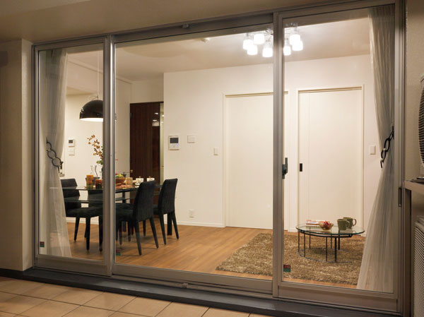 Other.  [Picture window] There is no window frame in the center, Picture where you can enjoy a sense of unity and spacious view of the nature ・ Window. (Model Room A2 type)