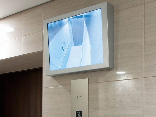 Security.  [Elevator of the crime prevention measures] Position of the destination button, Set so that children can be manipulated. On the first floor elevator hall, We have established a monitor that situation in the car can be seen. (Same specifications)