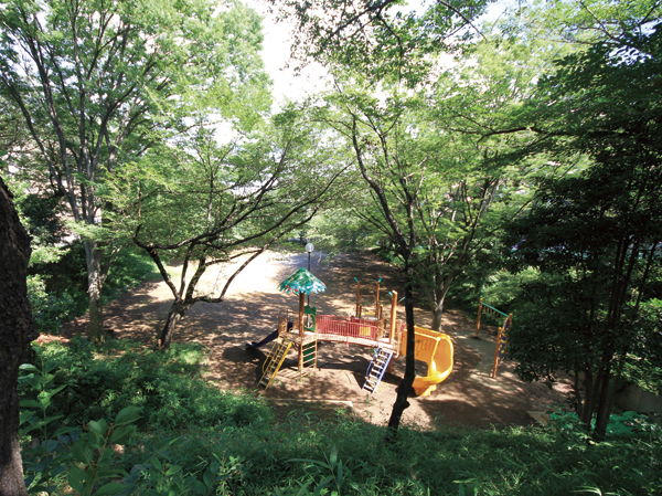 Surrounding environment. Konishi stand park (5-minute walk / About 360m)