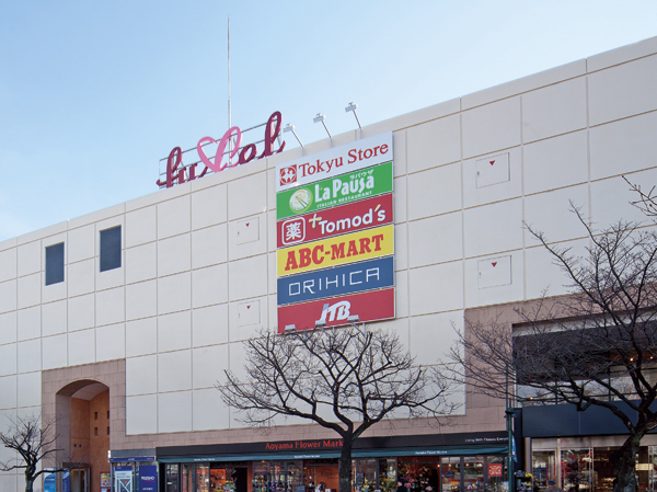 Surrounding environment. Touch fraud swamp (a 5-minute walk / About 350m)