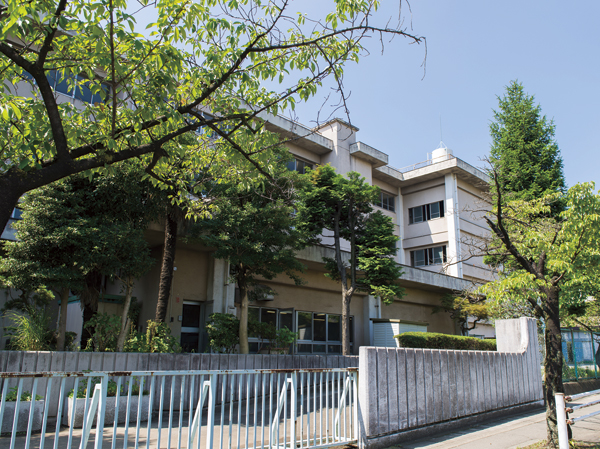 Surrounding environment. Municipal Saginuma Elementary School (walk 11 minutes / About 820m)