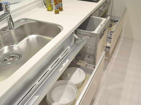 Kitchen.  [Slide cabinet (with Bull motion function)]  Drawer easy with slide storage. You can use it Easy frying pan or pot.
