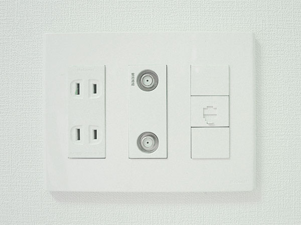 Other.  [Power supply ・ phone ・ Multi-media outlet that summarizes the TV terminal to one] (Same specifications)