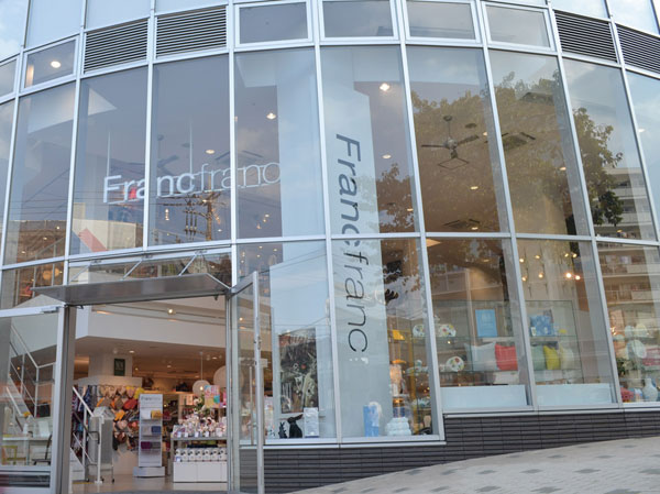 Surrounding environment. Franc franc (about 1770m, 23 minutes) colorful in-store walk, FULL sundries shop in the pleasant atmosphere.