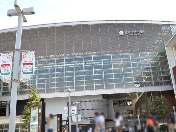 Surrounding environment. Tama Plaza Station (about 1930m, Popular city large store crowded are scattered in many of the people 25 minutes) a quiet residential area on foot and holidays.