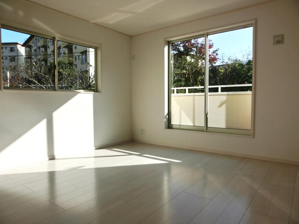 Same specifications photos (Other introspection). Same specifications (room)