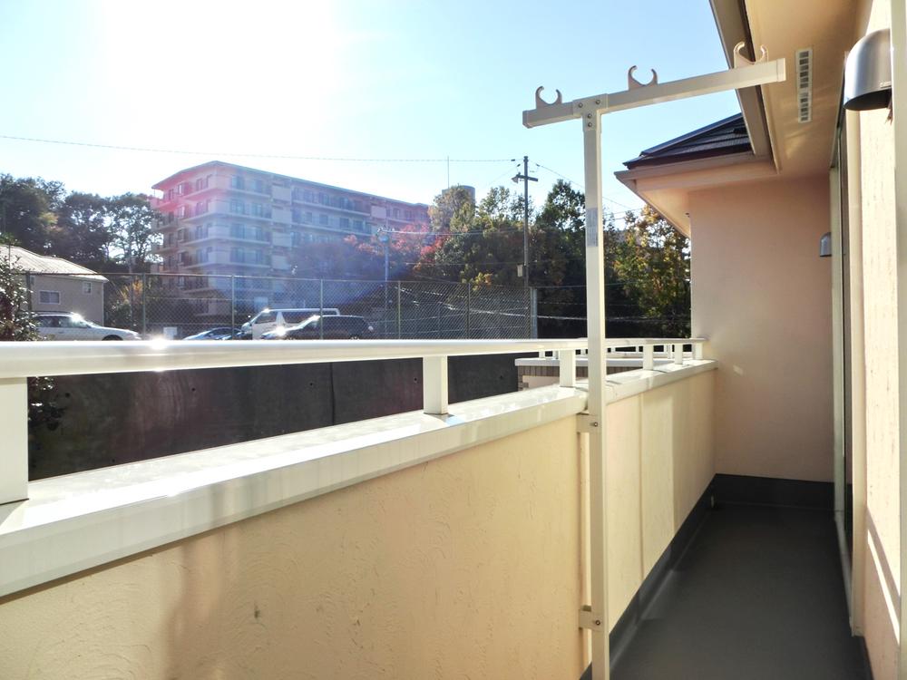 Same specifications photos (Other introspection). Same specifications (balcony)