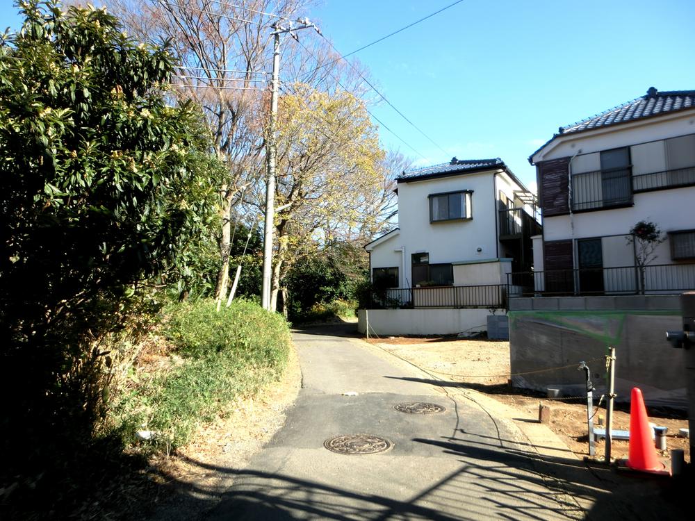 Local photos, including front road.   Now Daque (color select Allowed)! !