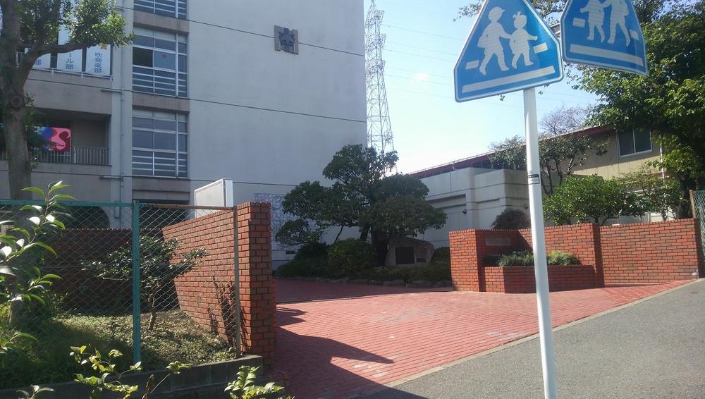 Junior high school. Nogawa 600m until junior high school